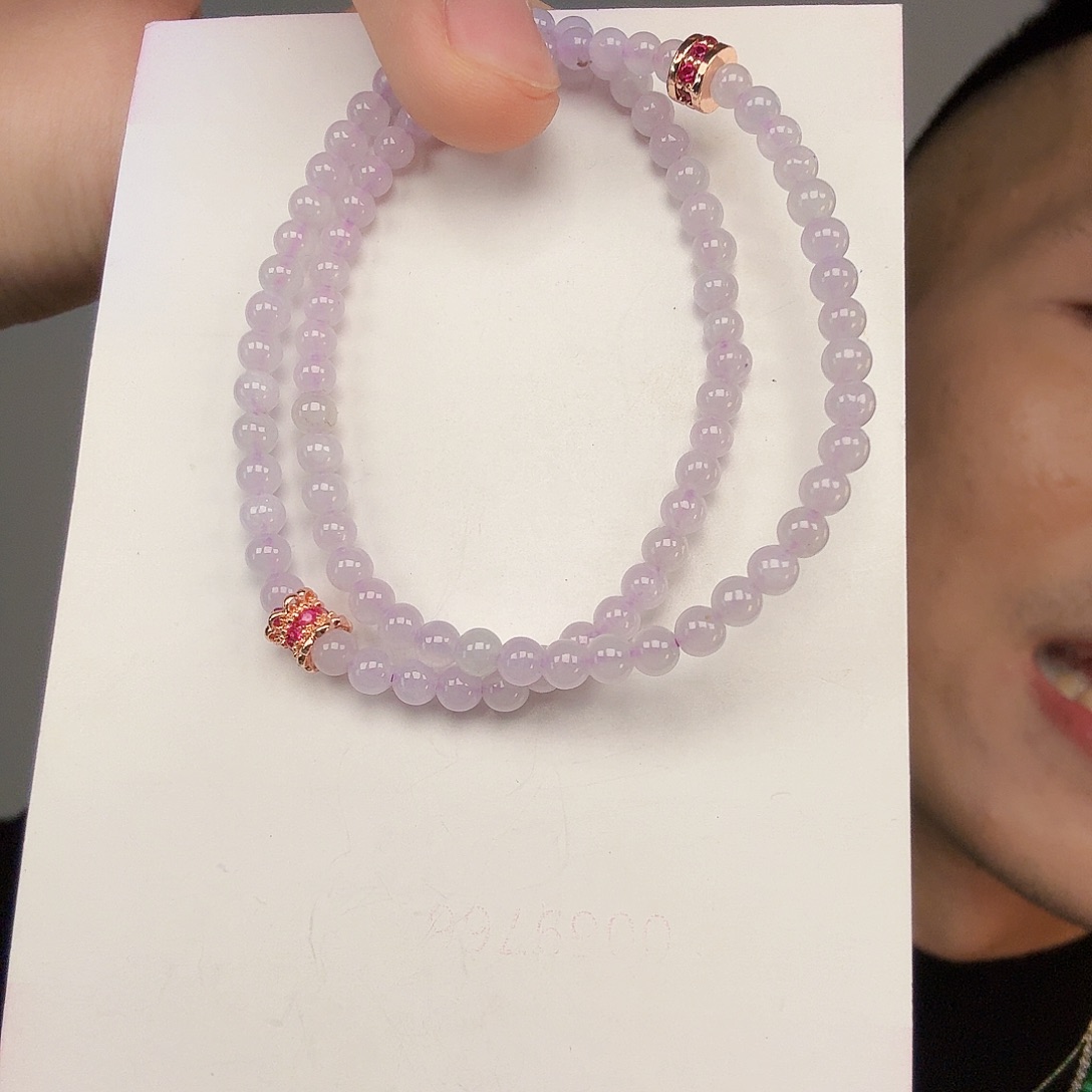 翡翠未镶嵌颈饰一件