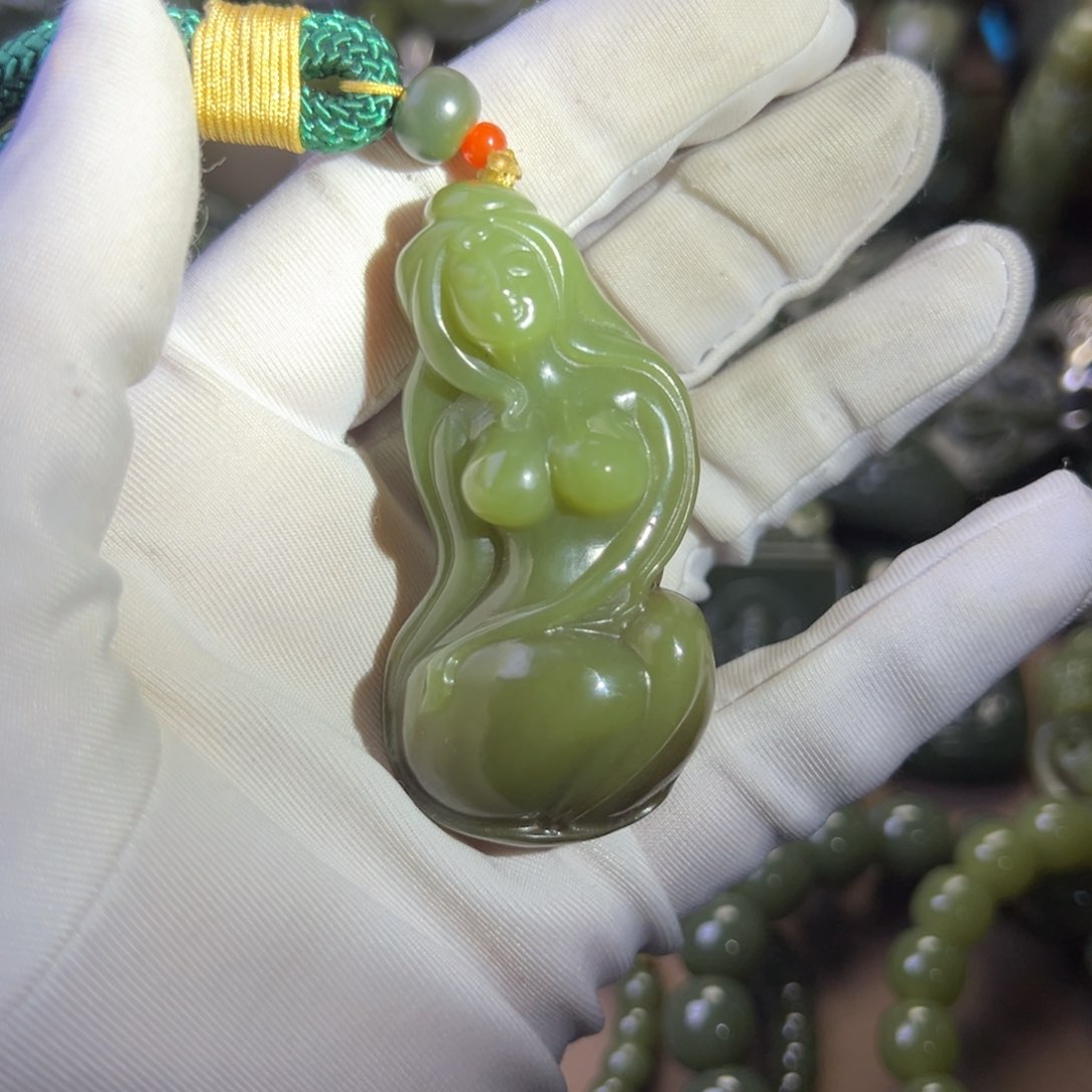 岫岩老玉（透闪石质玉）把件未镶嵌