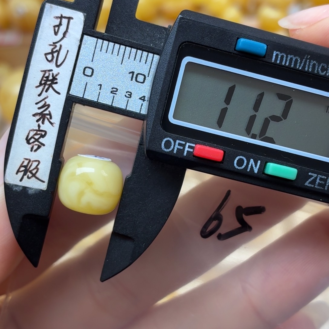 Y***蜜蜡未镶嵌裸石蜜蜡