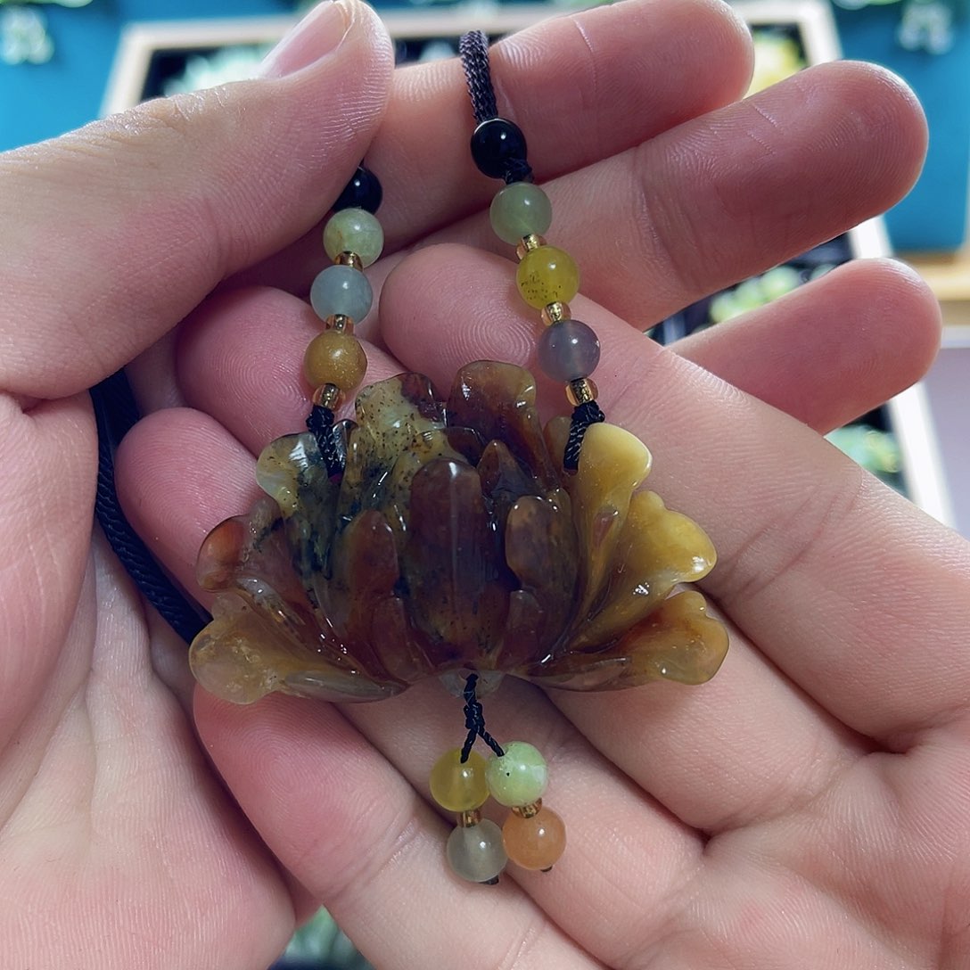 蛇纹石玉颈饰未镶嵌