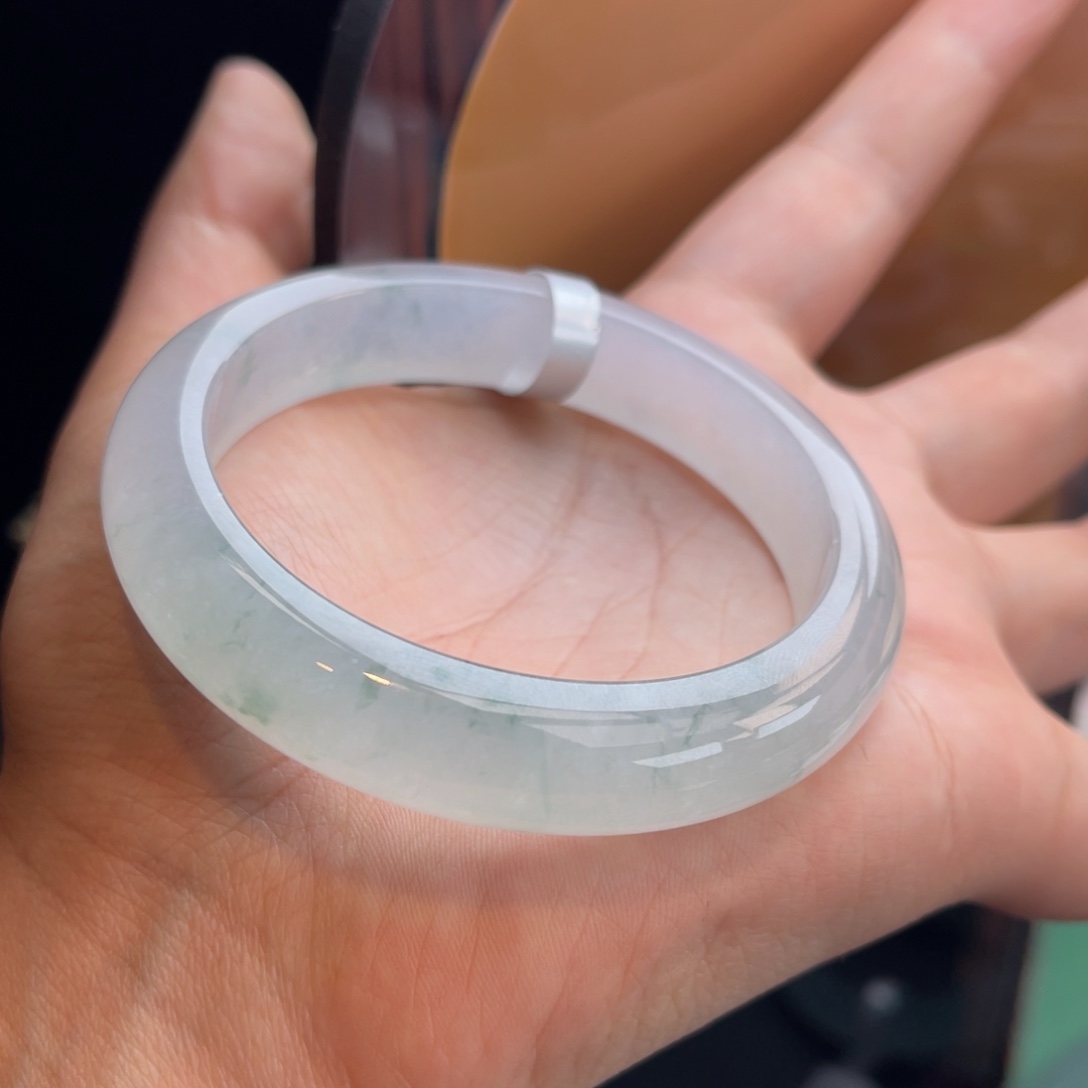 翡翠手镯未镶嵌正圈