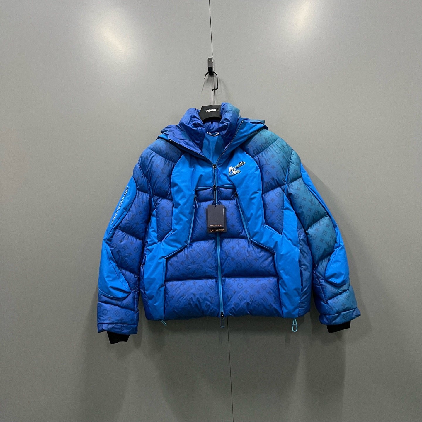 未使用 LouisVuitton/路易威登 ab12 611260 蓝色羽绒服 48码