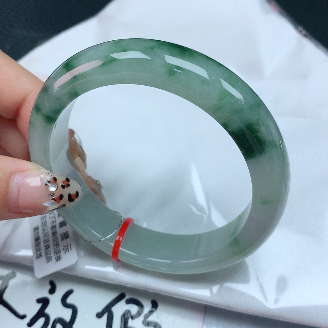 翡翠手镯未镶嵌56轮胎