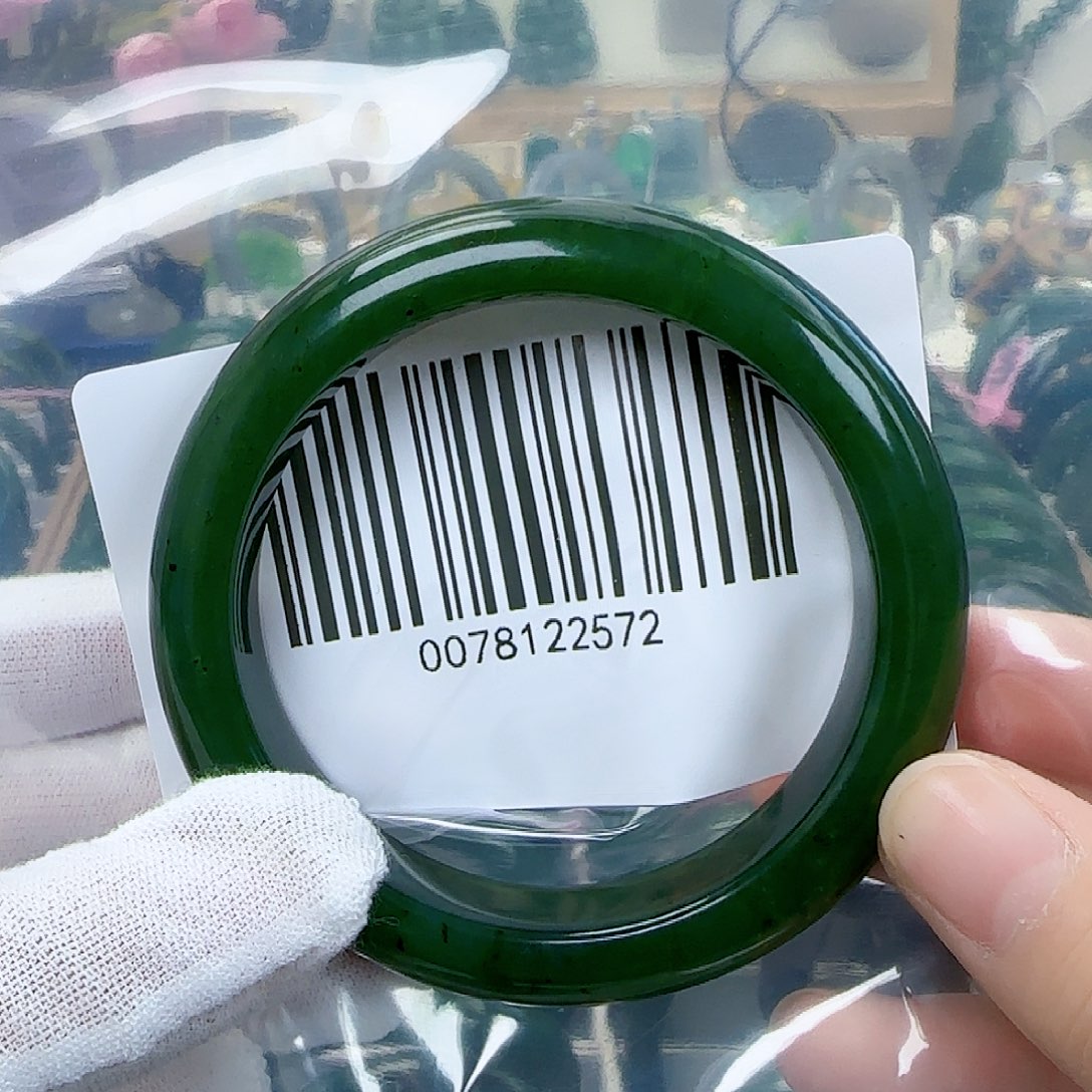 和田玉（碧玉）手镯未镶嵌包容5556