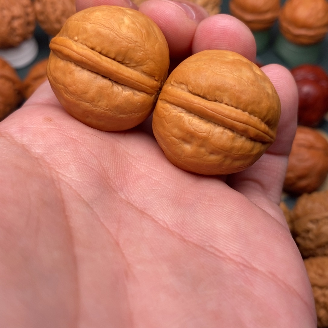 文玩核桃把件海豚