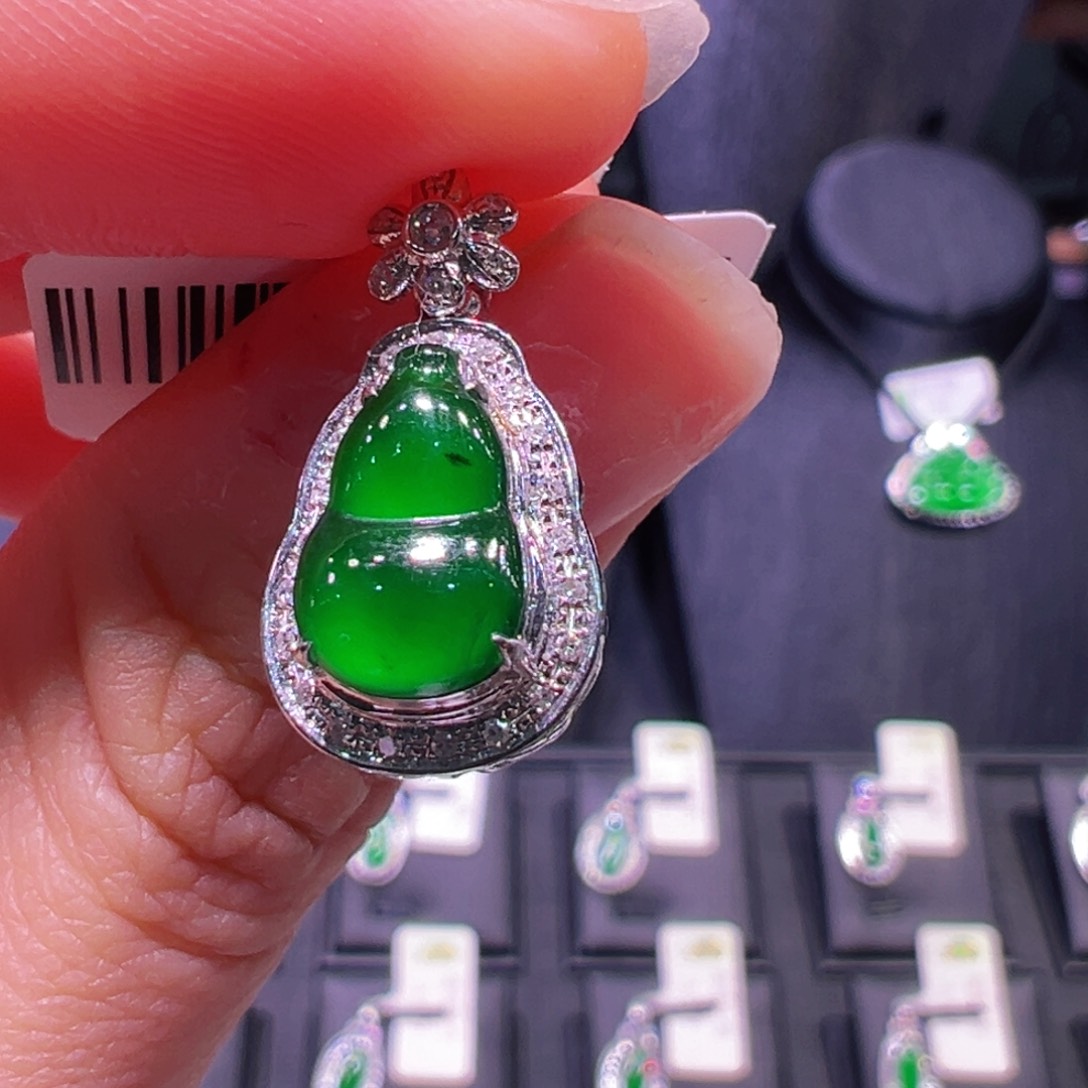 翡翠颈饰18K金镶嵌葫芦