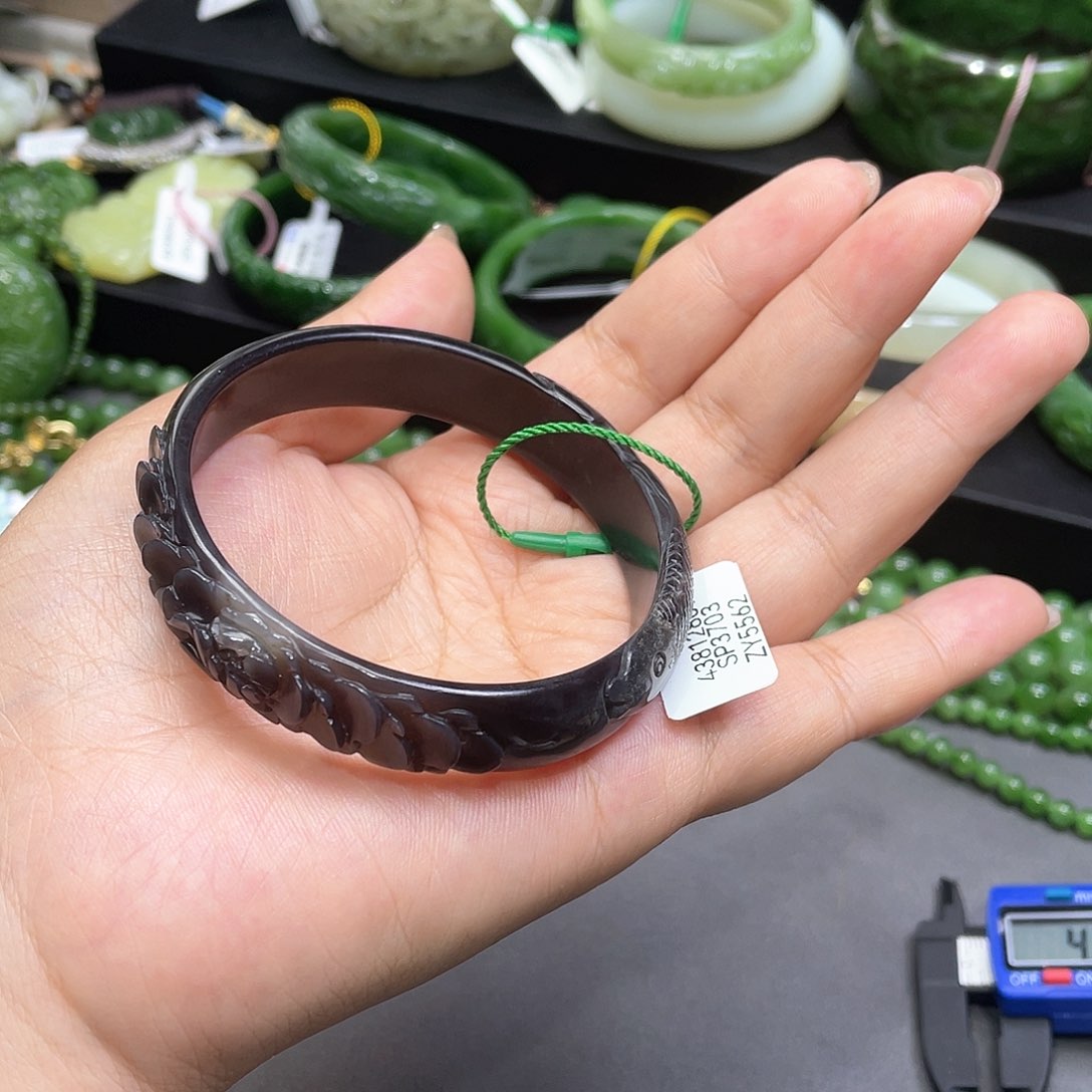 和田玉手镯6061圈口72未镶嵌