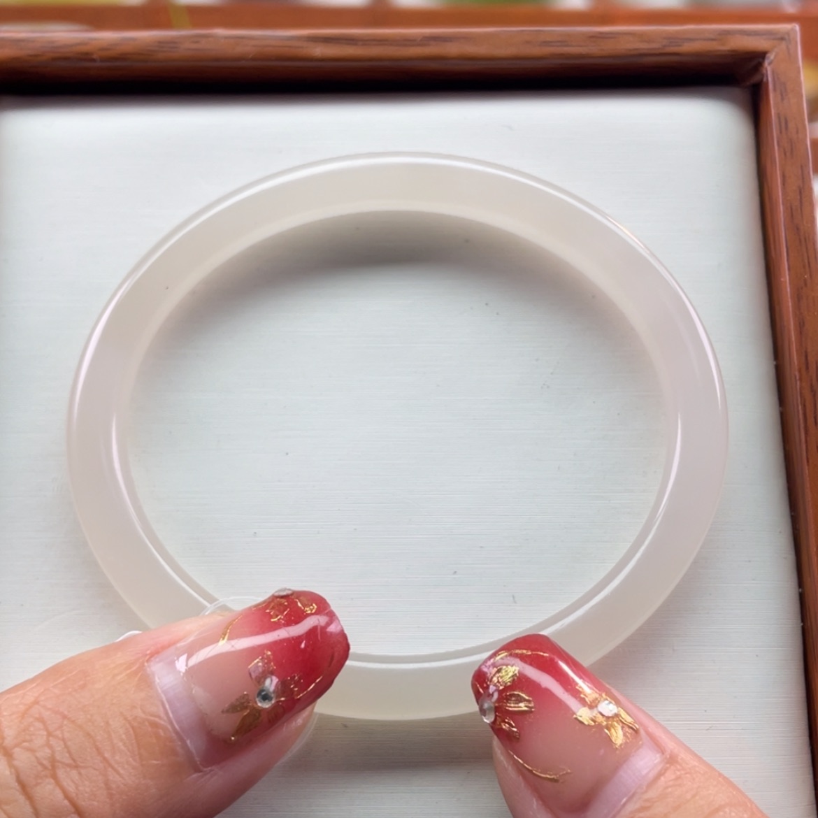 【闪购商品】和田玉手镯未镶嵌55