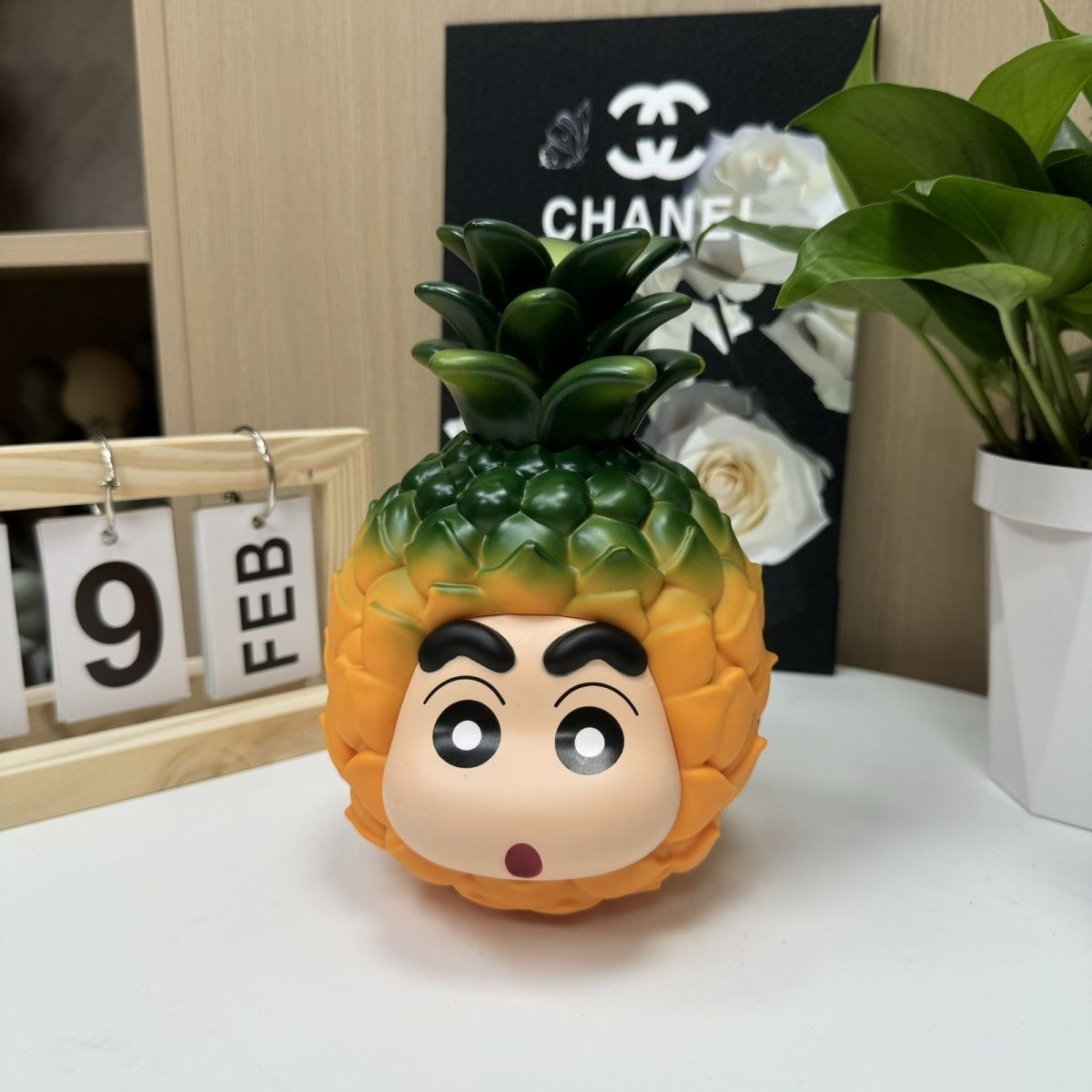 【新款】菠萝小新潮玩蜡笔手办动漫周边可爱玩偶礼物家居摆件