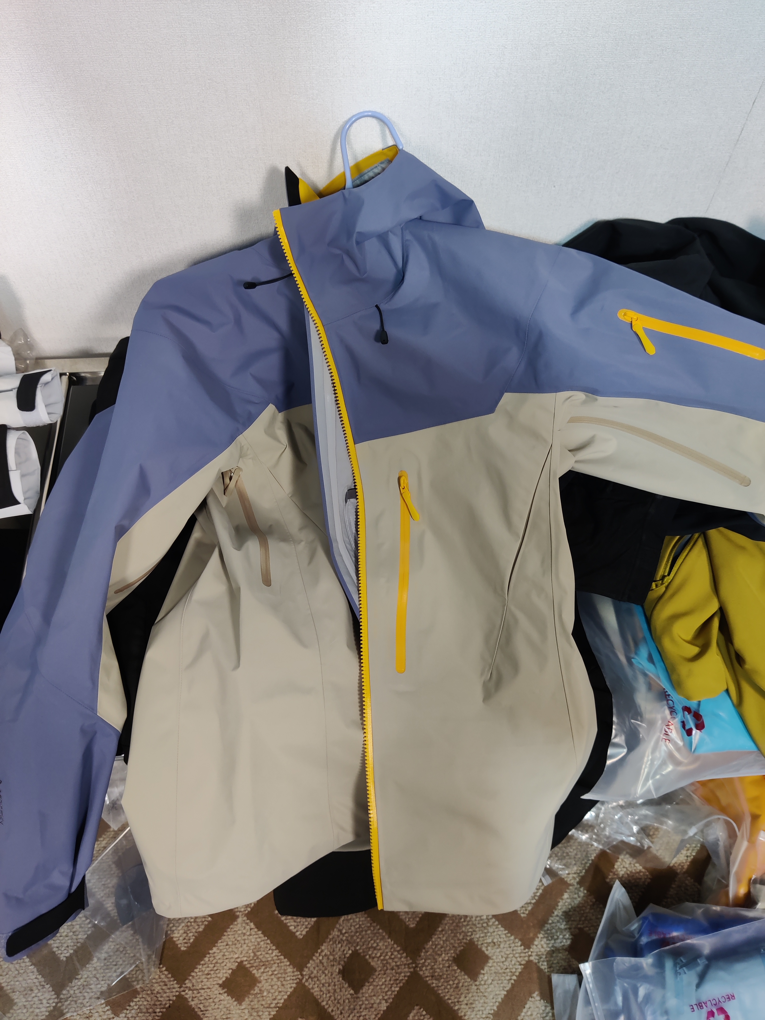 蛇的冲锋衣，防风防水