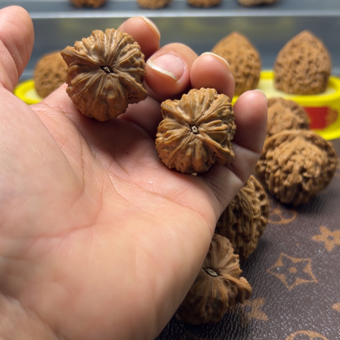 文玩核桃吊坠34的石子磨