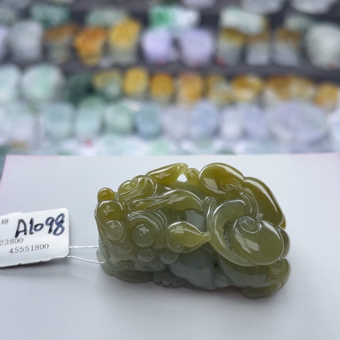 翡翠颈饰未镶嵌貔貅