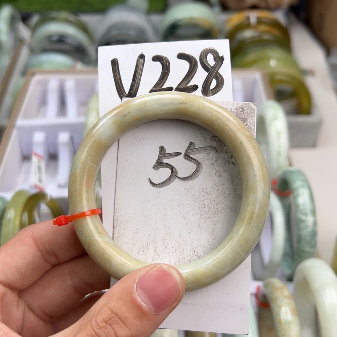 岫玉手镯未镶嵌天然岫玉
