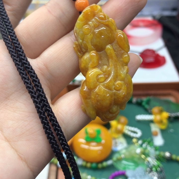 颈饰未镶嵌翡翠吊坠