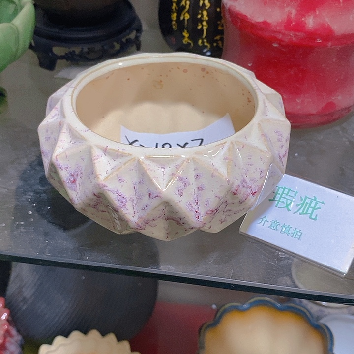 摆件多肉瑕疵盆有孔。