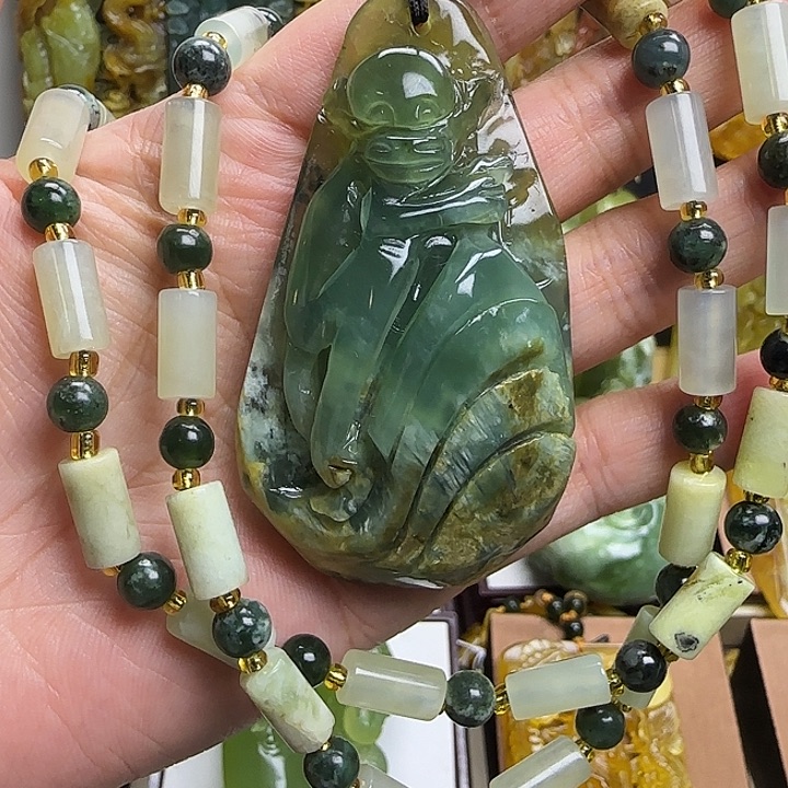 未镶嵌蛇纹石玉颈饰