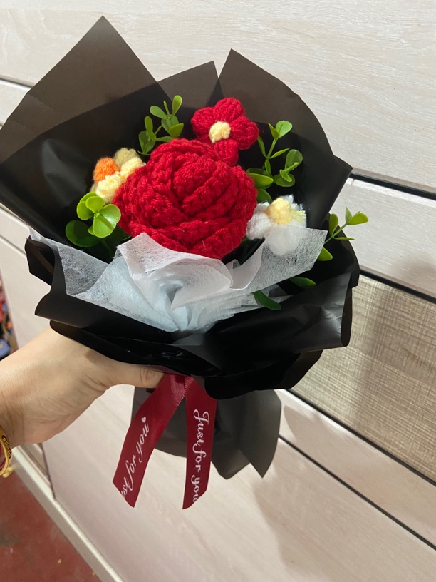 手工钩织毛线玫瑰康乃馨花束成品送女生闺蜜老师生日礼物