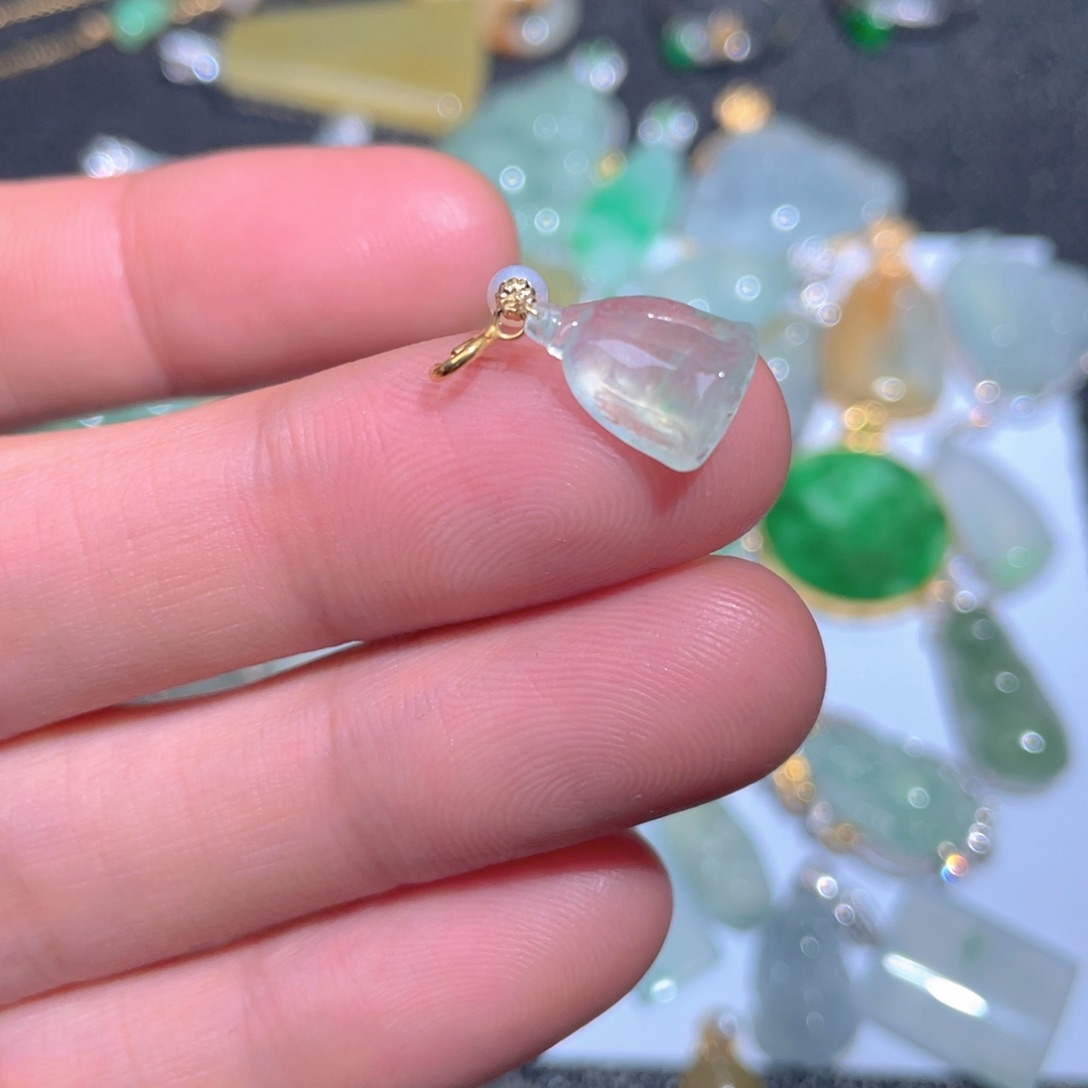 翡翠颈饰18K金镶嵌翡翠