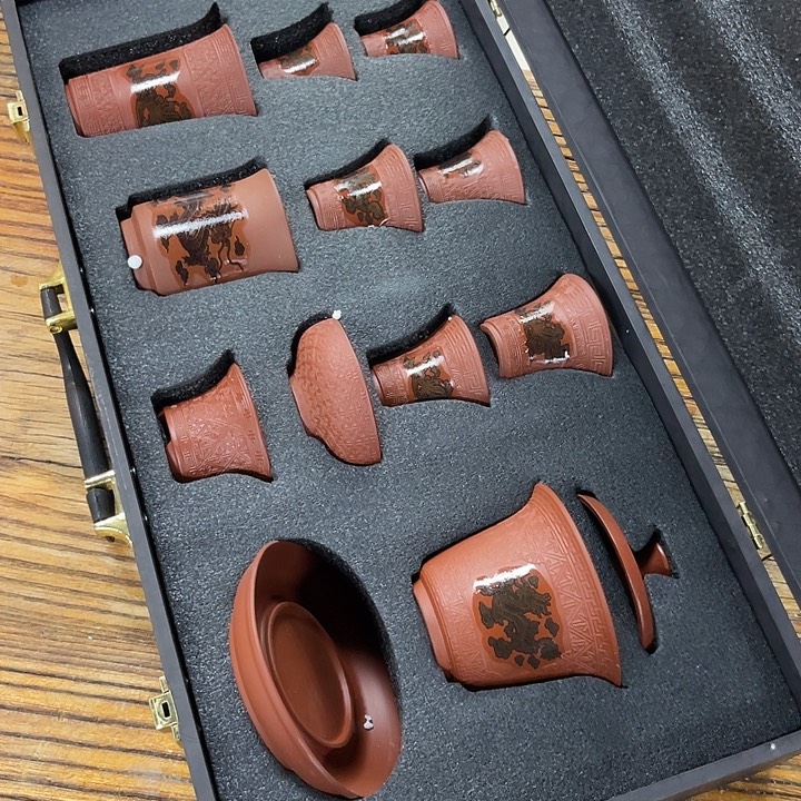 孤品茶具套装等。        