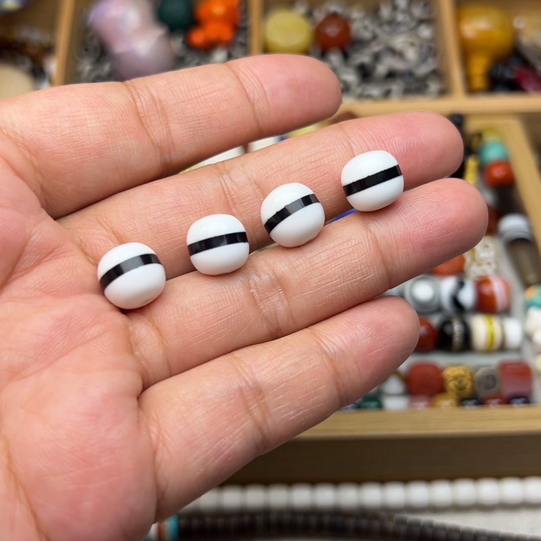 玛瑙/玉髓11mm垛珠线珠未镶嵌多样性发其中一颗