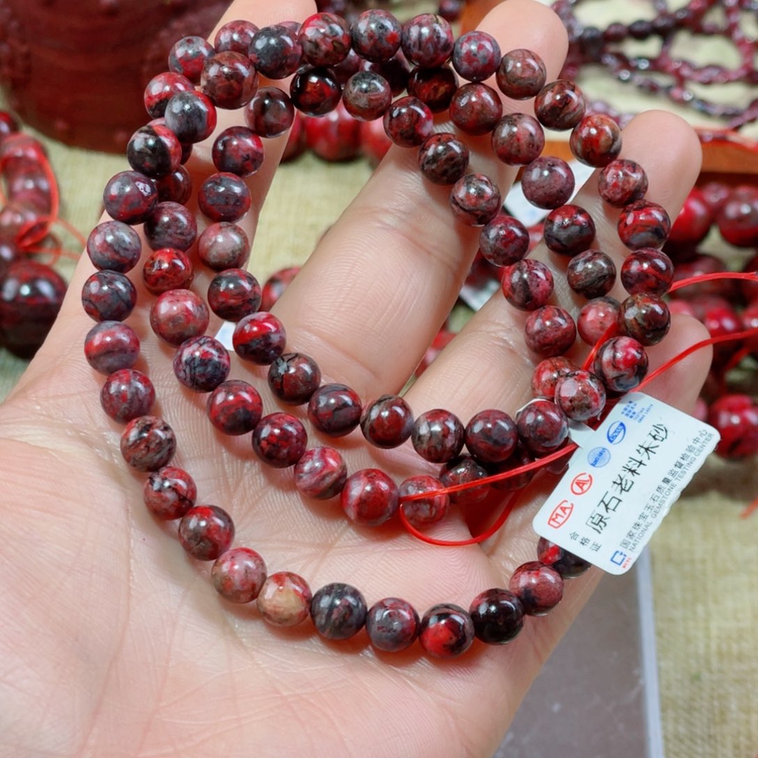 坐***落天然辰砂有沙眼沙坑