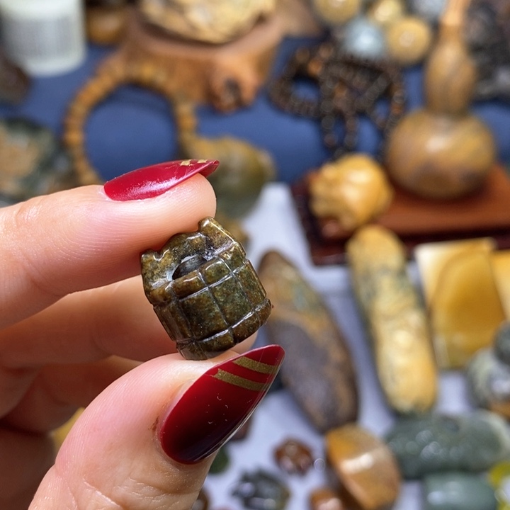 岫岩河磨玉（透闪石质玉）手工桶未镶嵌