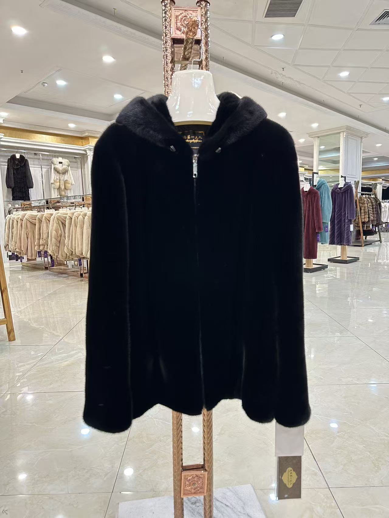 男装宝嘉美短款黑色外套