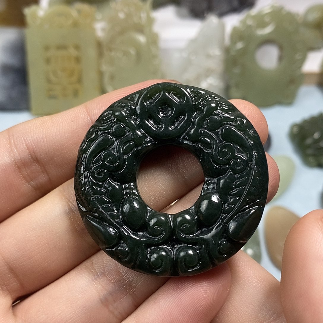 和田玉未镶嵌挂件