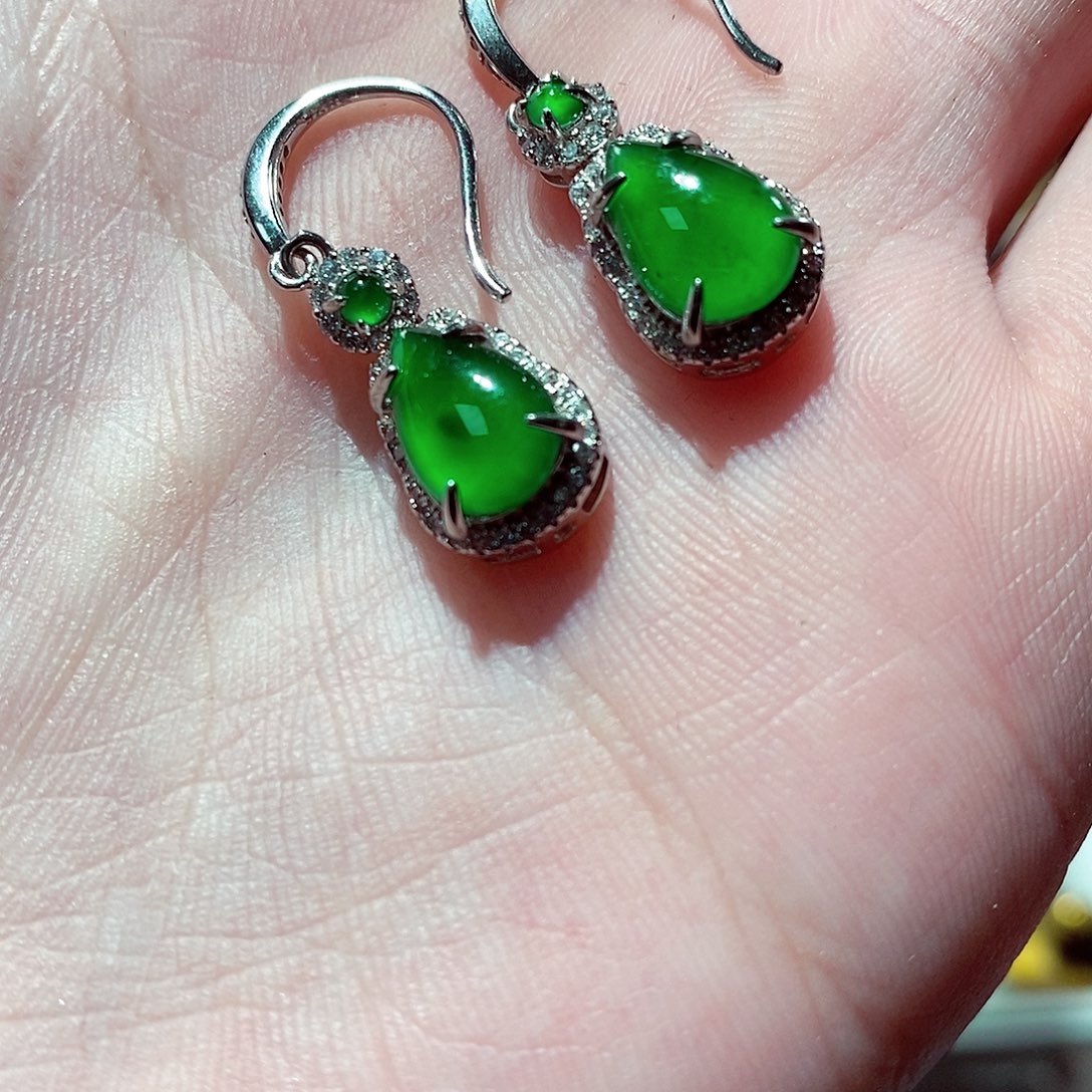 翡翠颈饰未镶嵌翡翠z