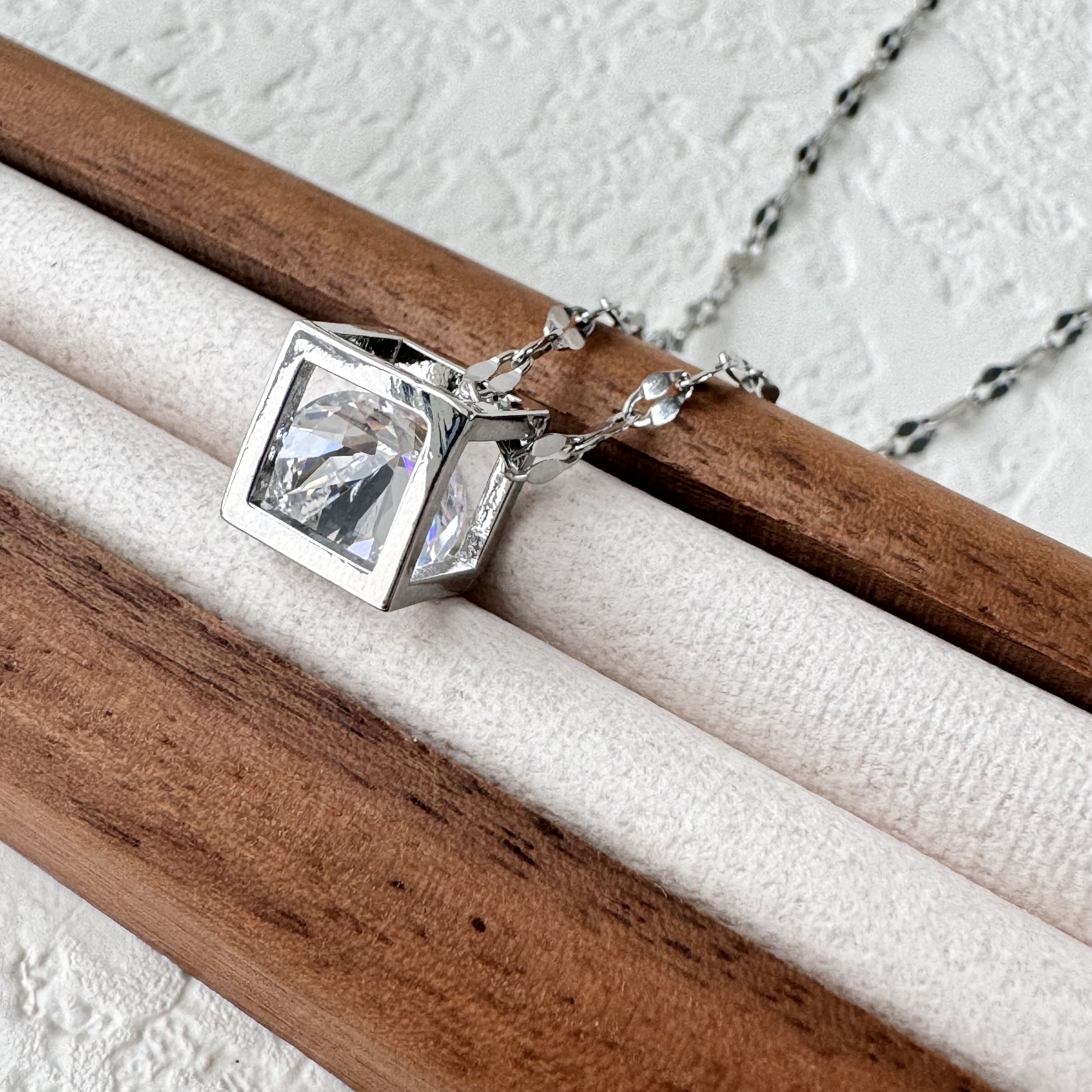 铜合金项链 韩版设计感立体方糖吊坠项链 