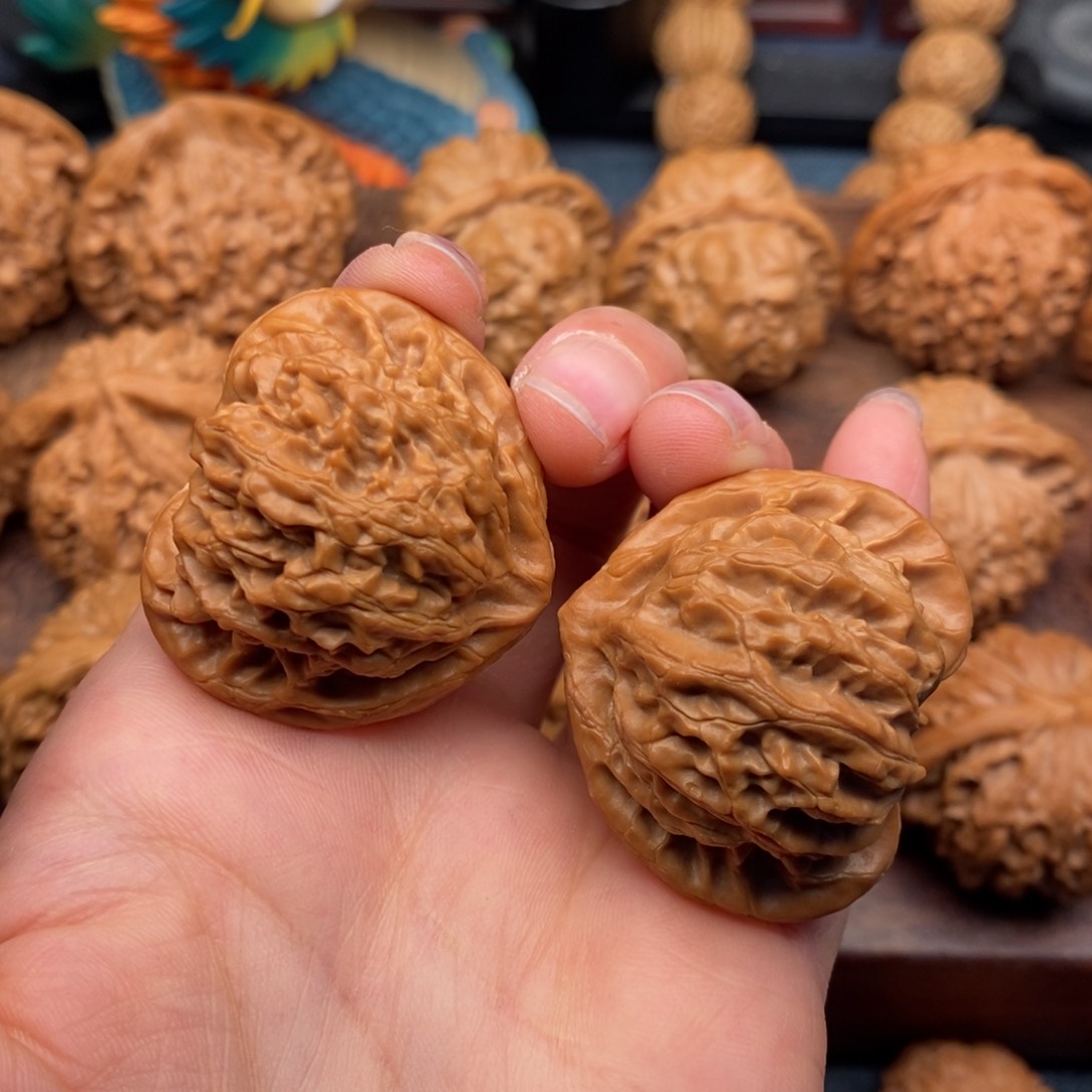 文玩核桃把件38全品，桃心宫灯