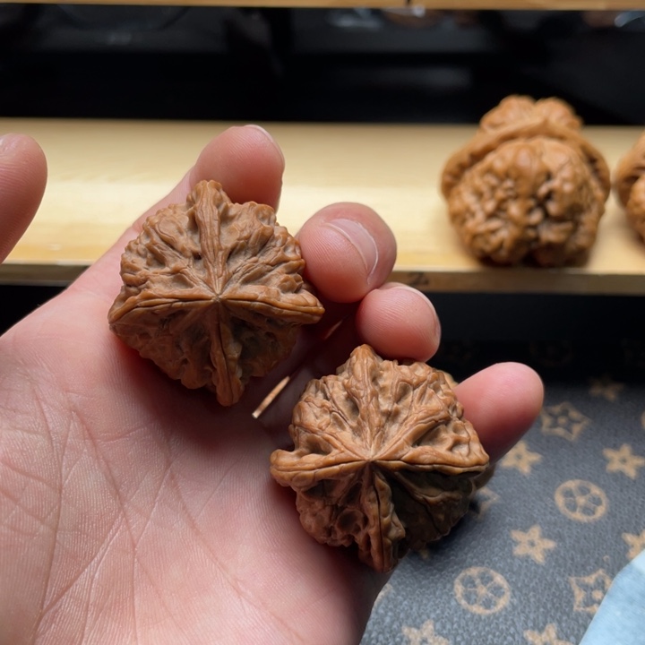 核桃玉玺四棱文玩核桃