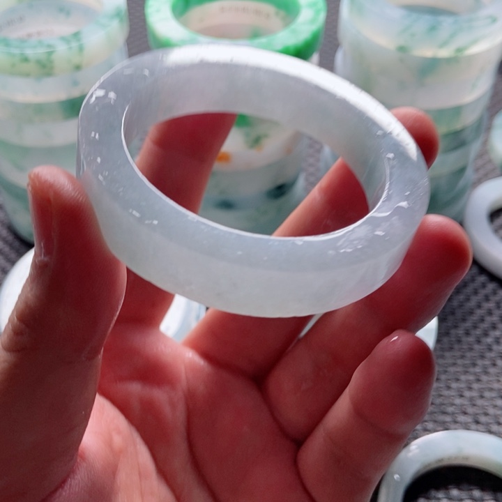 定制翡翠货A未镶嵌唐**?