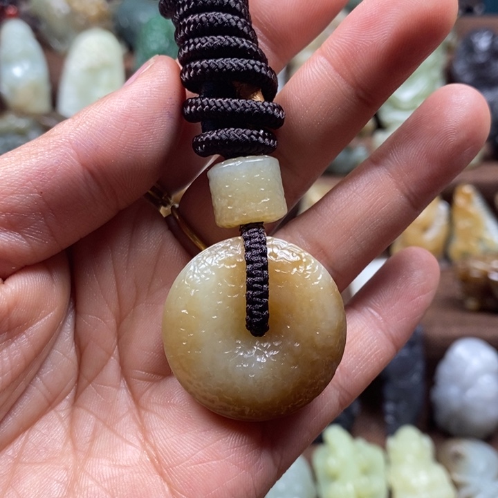 和田玉挂件未镶嵌?****妈