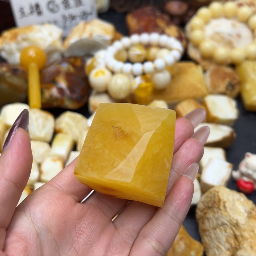 定制琥珀未镶嵌蜜蜡