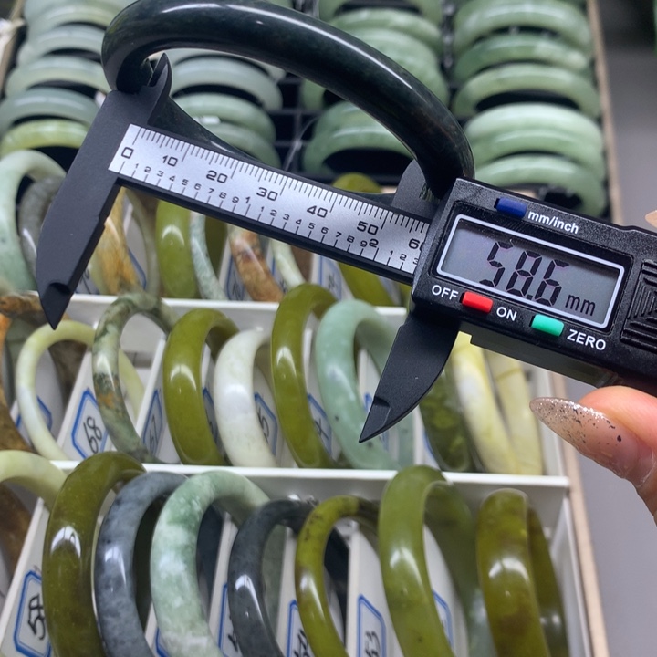 蛇纹石玉未镶嵌手镯46