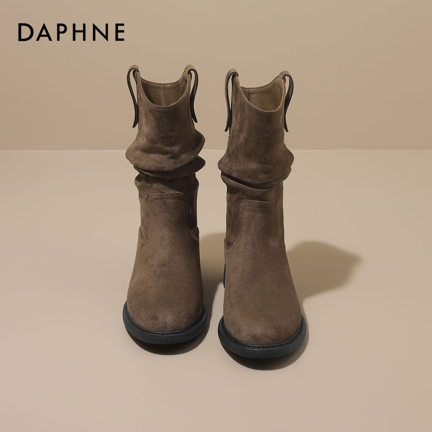 达芙妮休闲厚底防滑高靴女秋冬中筒靴平底短靴舒适时尚马丁靴2026商品图