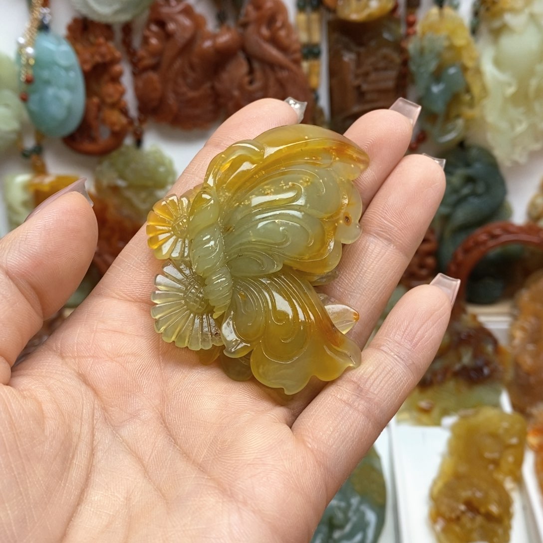 蛇纹石玉颈饰未镶嵌