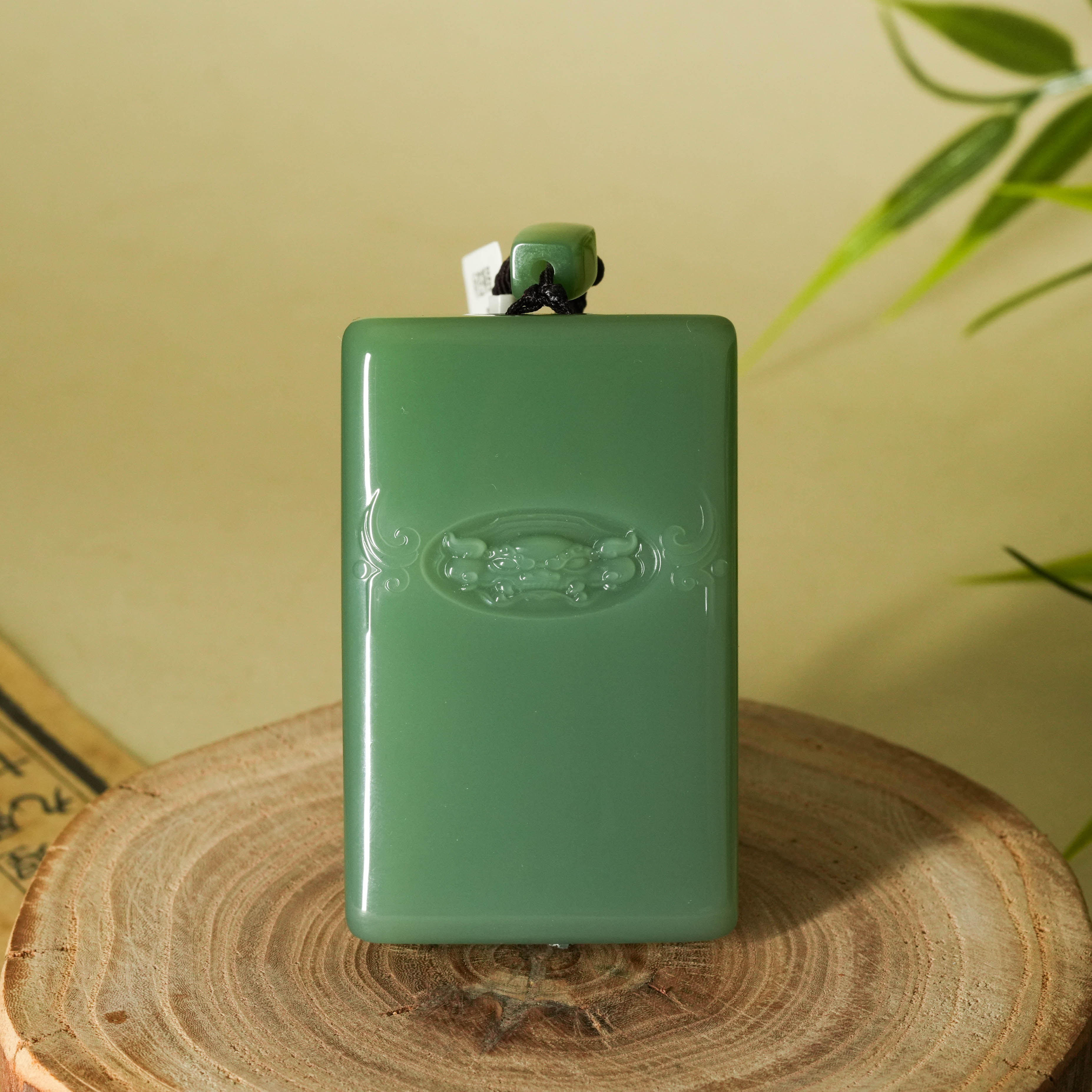 保嘉严选 Y5037 珍藏级和田玉精品俄七高色粉绿无事牌吊坠