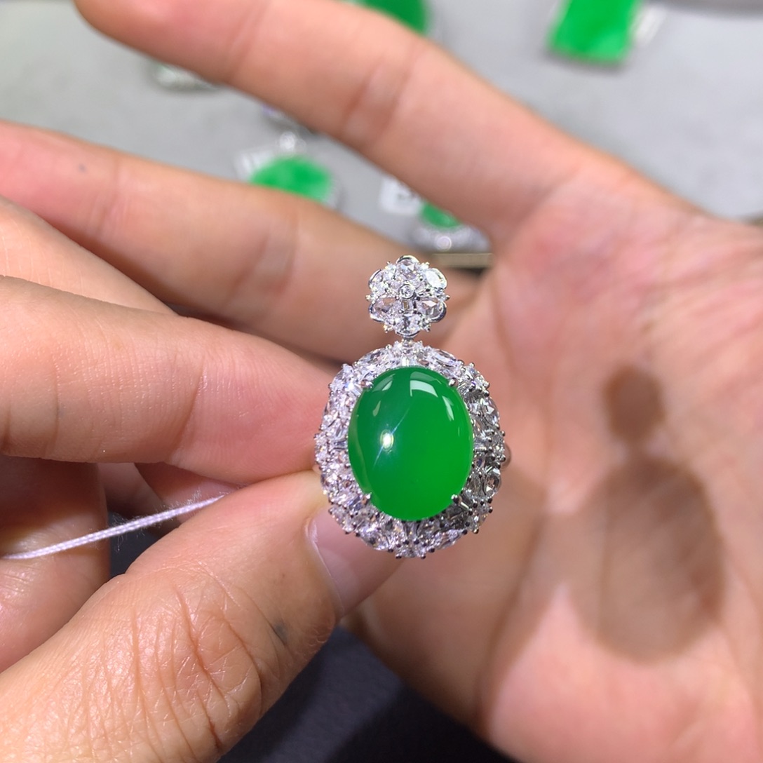 翡翠戒指18K金镶嵌翡翠