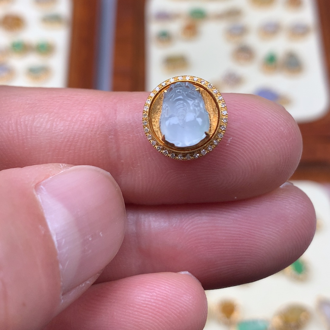 翡翠18K金镶嵌颈饰貔貅