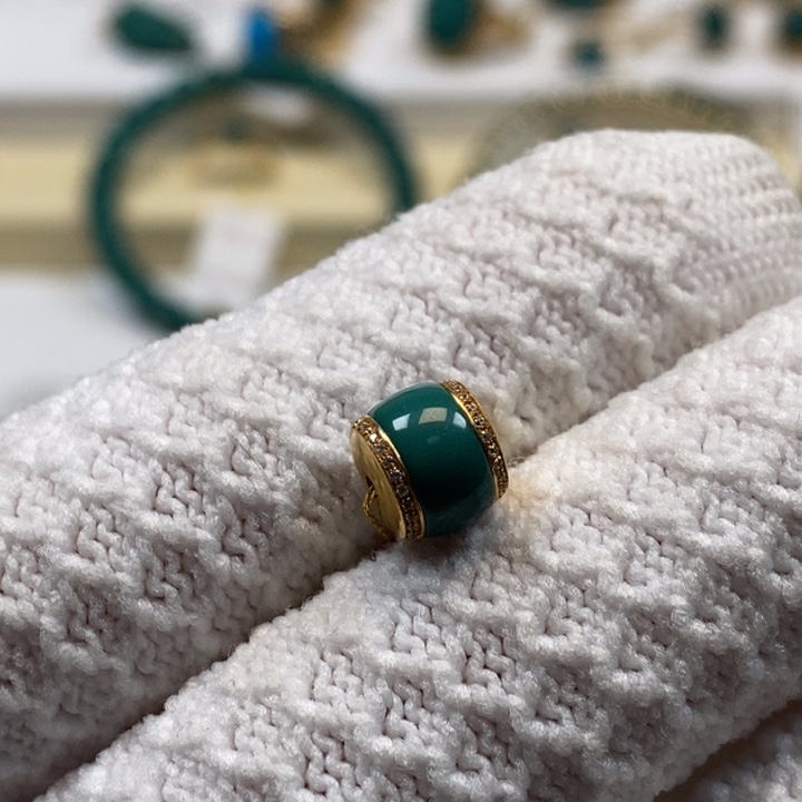 绿松石珠宝奇石18K金镶嵌S****eA536