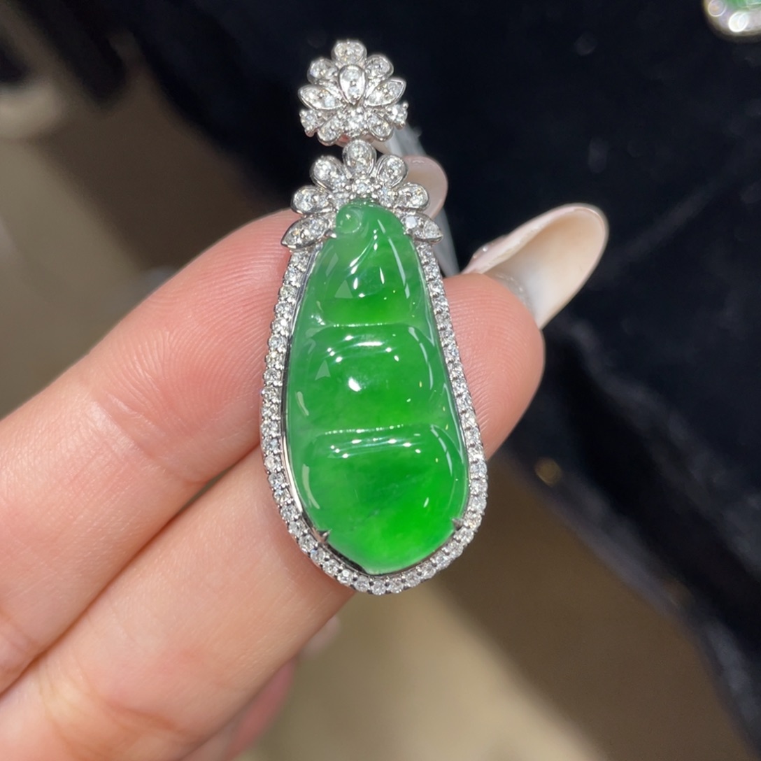 翡翠颈饰18K金镶嵌天然缅甸翡翠a货