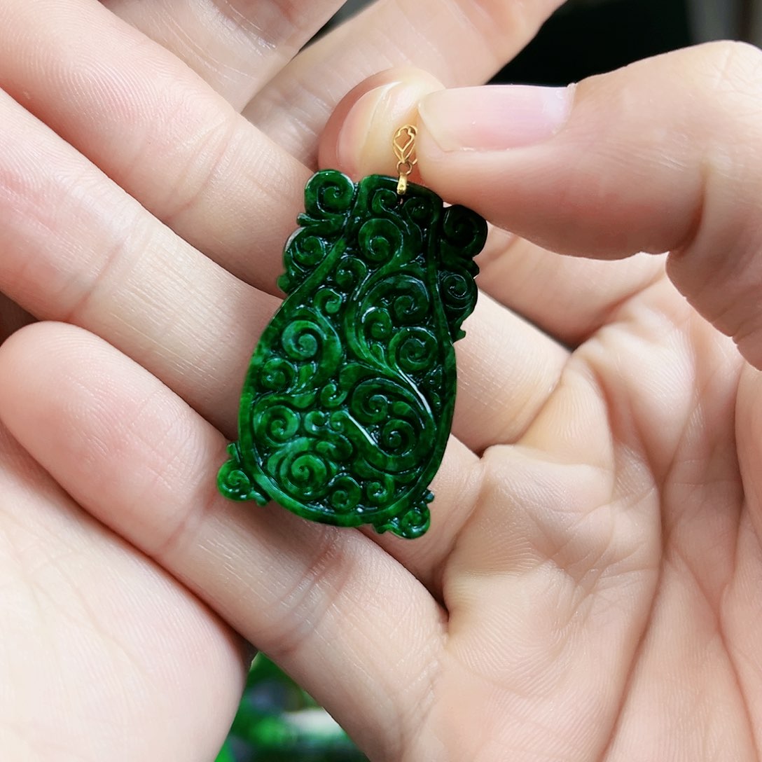 翡翠颈饰18K金镶嵌吊坠