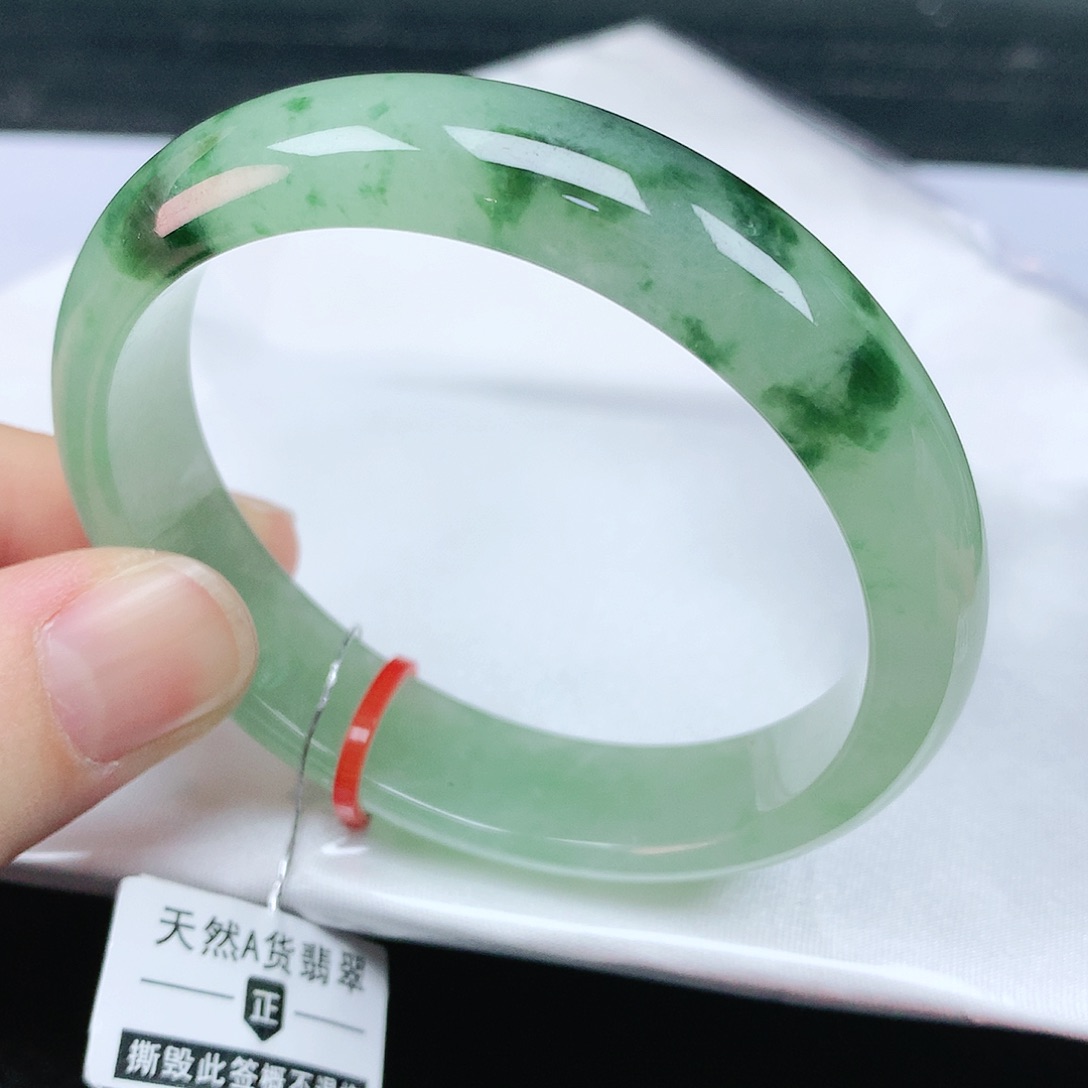 翡翠手镯未镶嵌54贵
