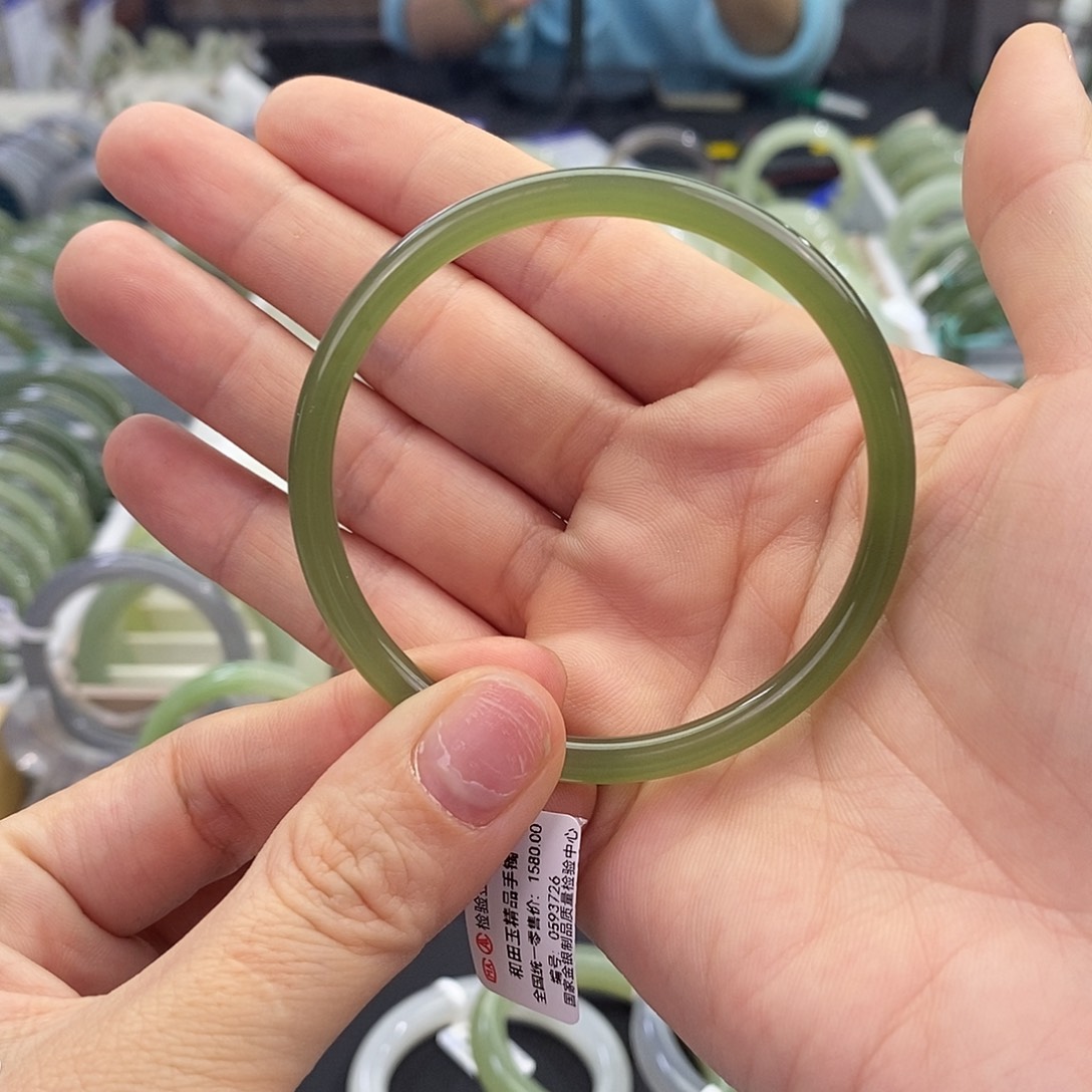 和田玉手镯未镶嵌57