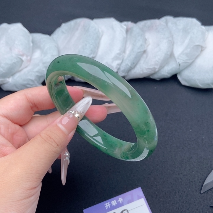 石英质玉（非洲翠）手镯未镶嵌50