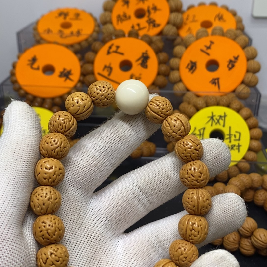 小***奥手串桃核红魔奶豆桃核手串