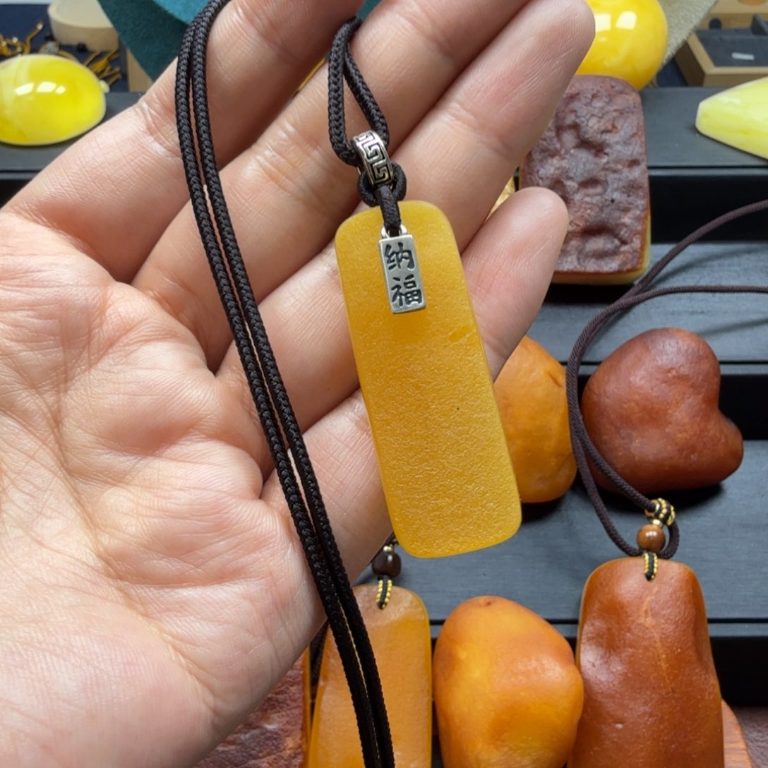 琥珀吊坠(赠链)未镶嵌