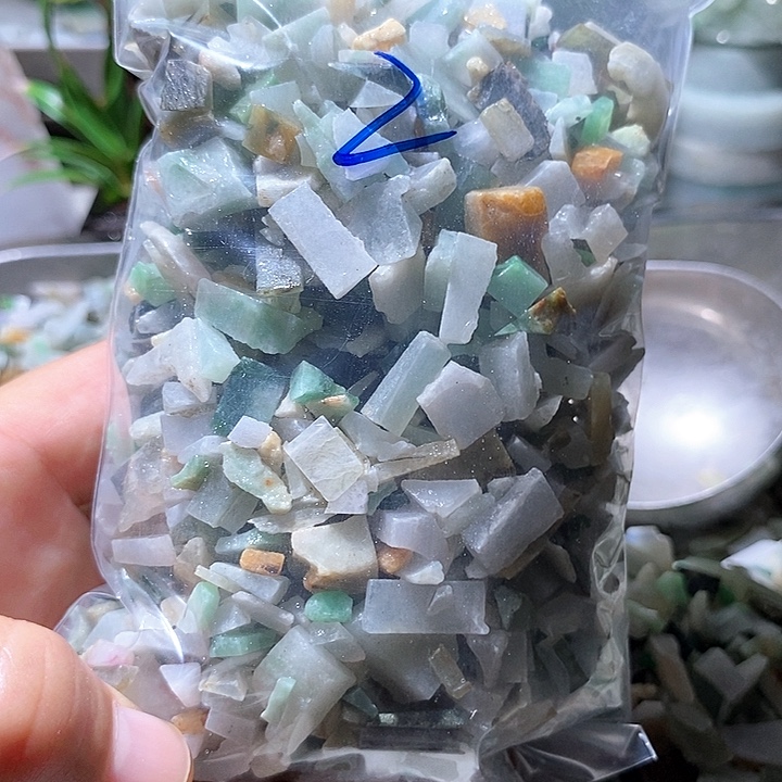 颈饰未镶嵌翡翠枕头料2
